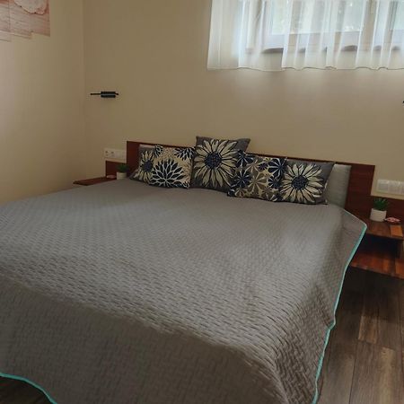 Gamma Apartmanok Es Jakuzzi Мисколк Стая снимка