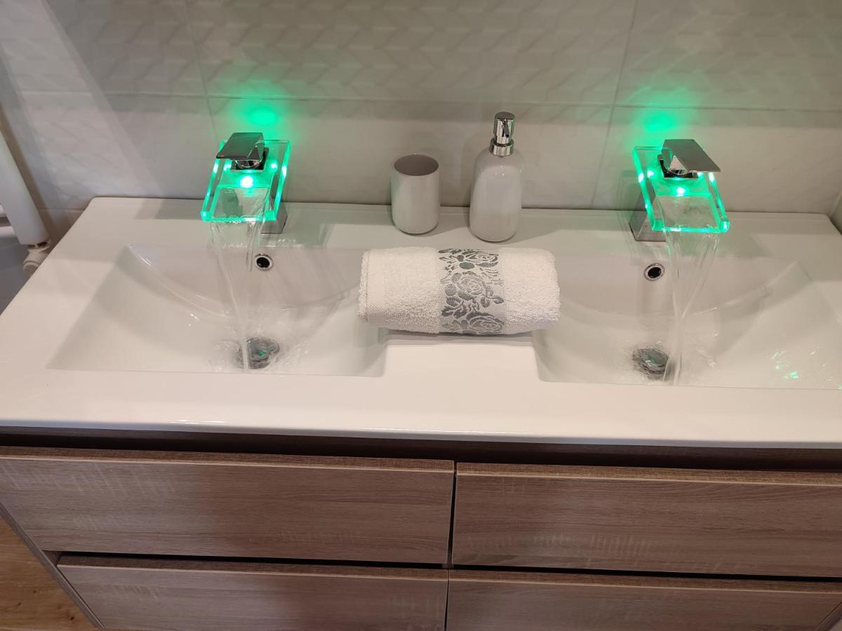 Gamma Apartmanok Es Jakuzzi Мисколк Екстериор снимка