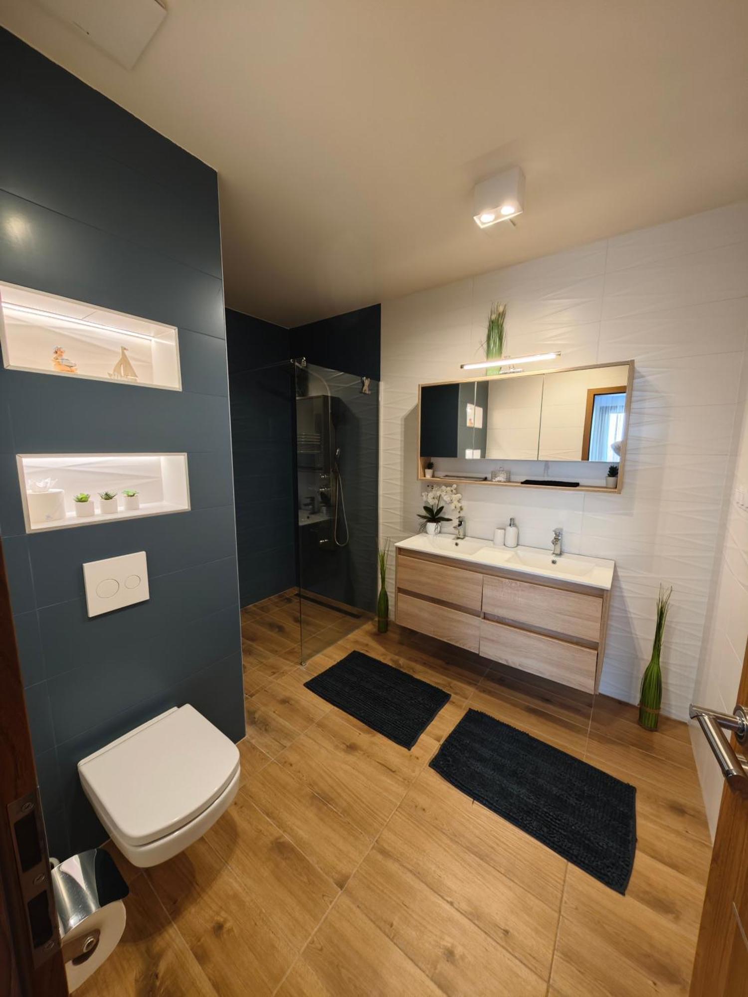 Gamma Apartmanok Es Jakuzzi Мисколк Стая снимка