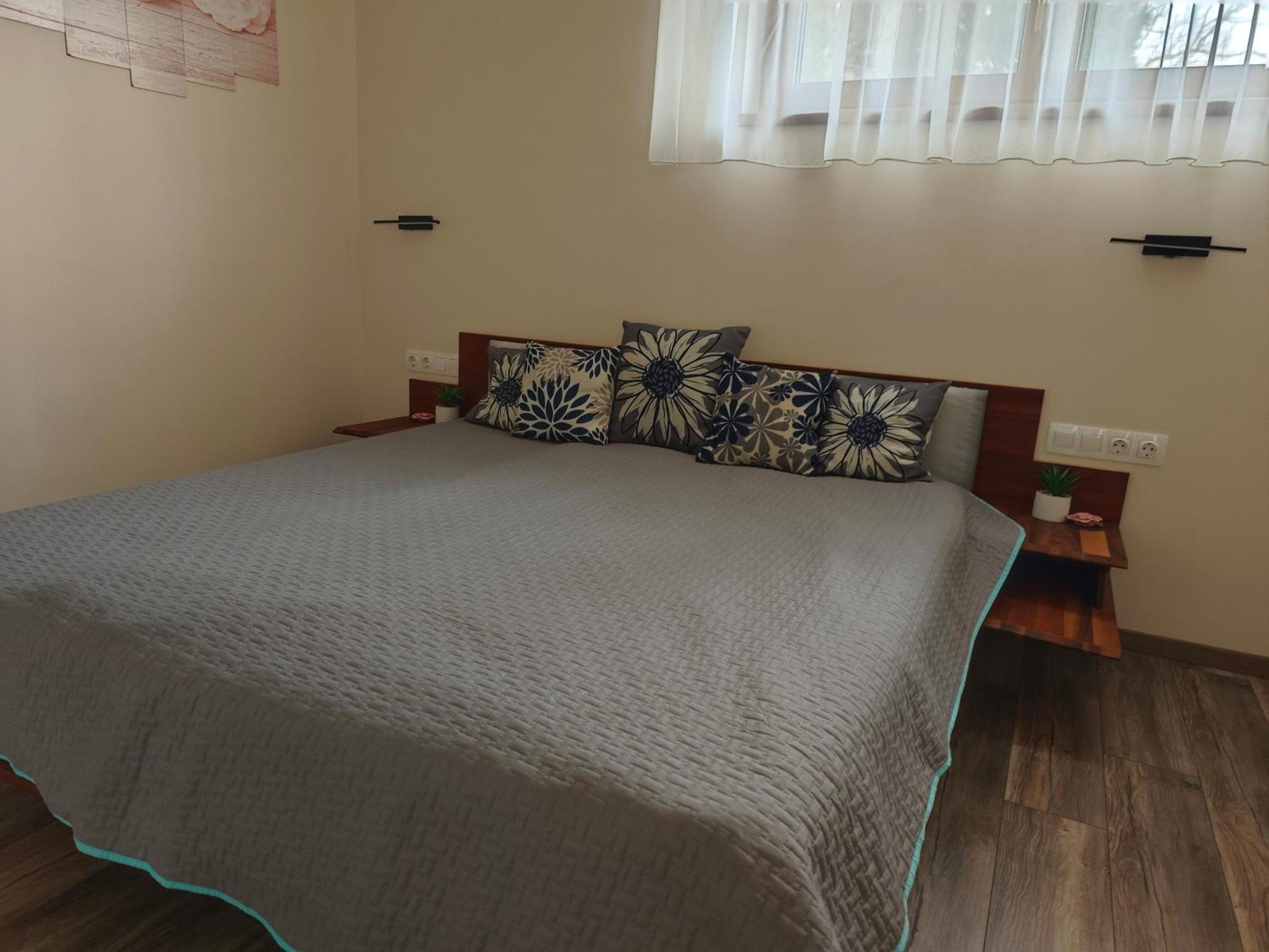 Gamma Apartmanok Es Jakuzzi Мисколк Стая снимка