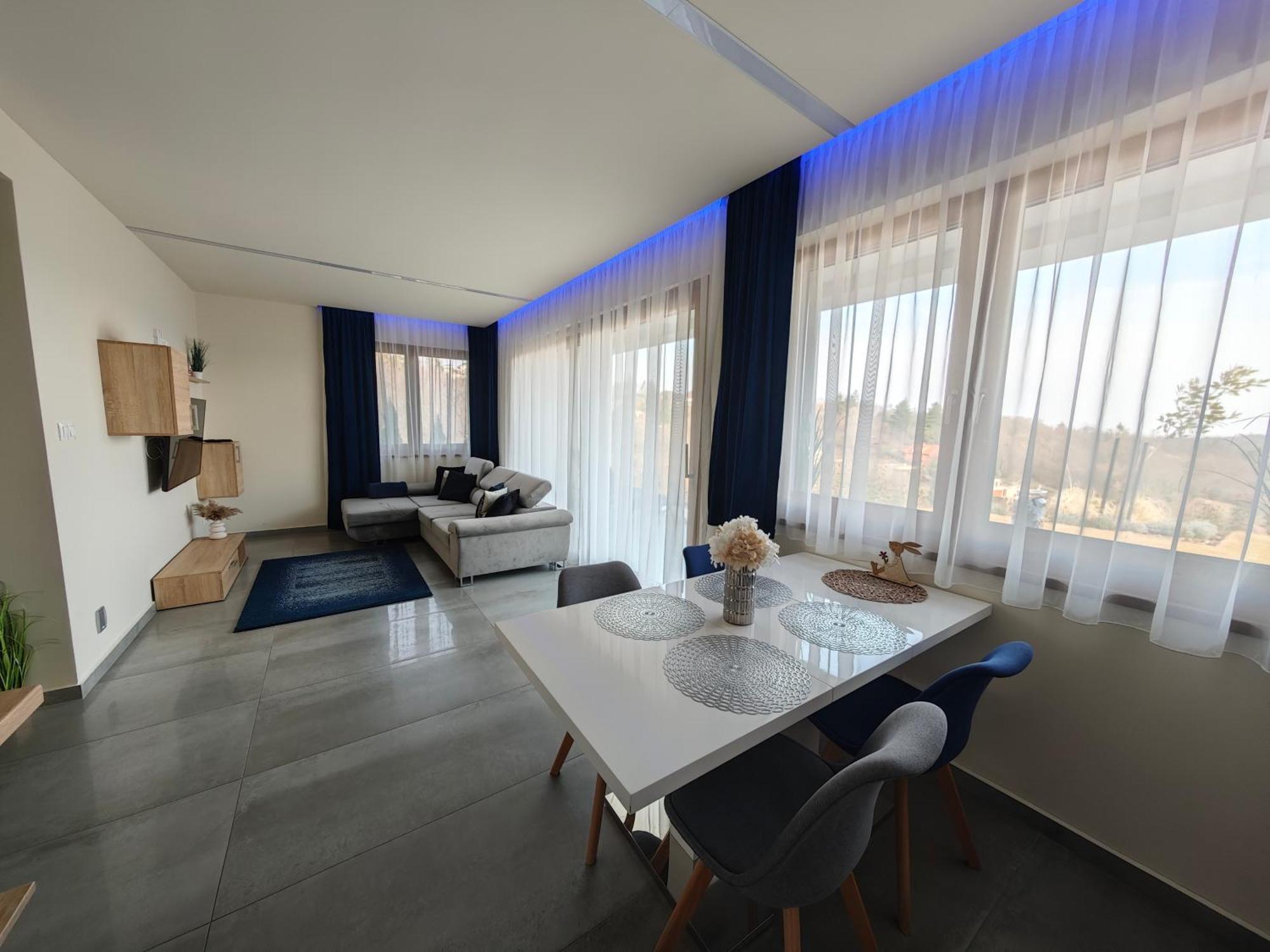 Gamma Apartmanok Es Jakuzzi Мисколк Стая снимка